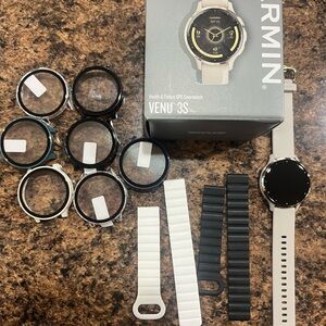 Garmin Venu 3S with Black and White Bands